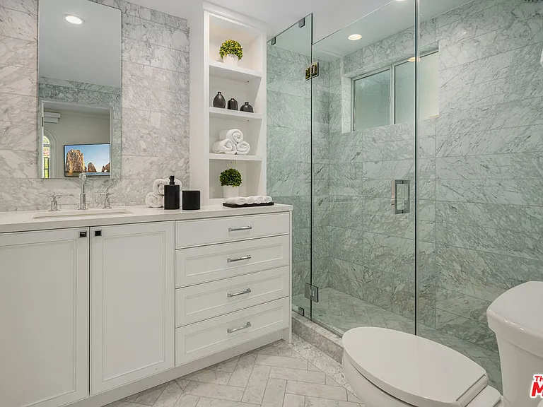 402 Doheny Rd — Photo 35