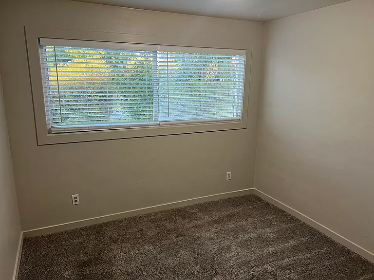 243 Marion Ln #B — Photo 5