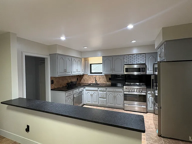 80 Ray St — Photo 1