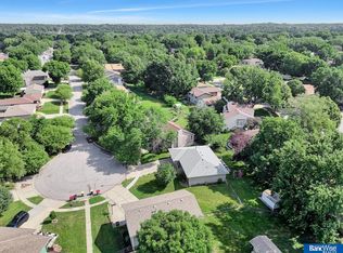 5610 Dove Cir, Lincoln, NE 68516