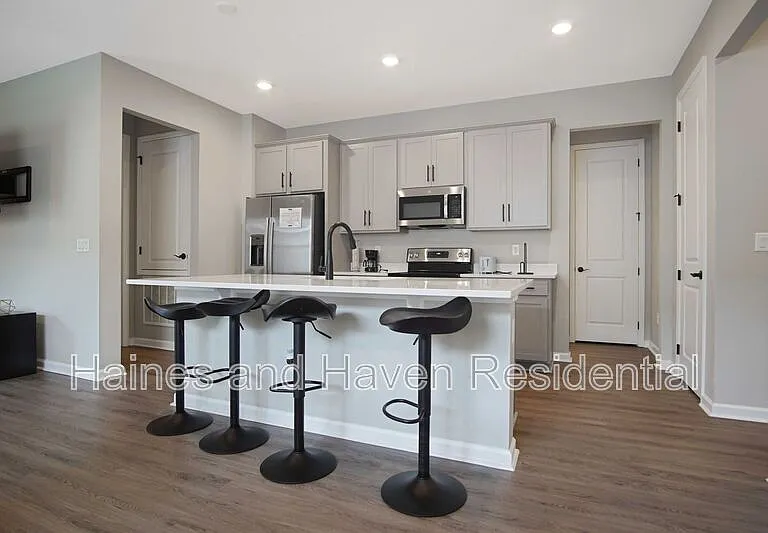 832 Blue Creek Dr — Photo 5