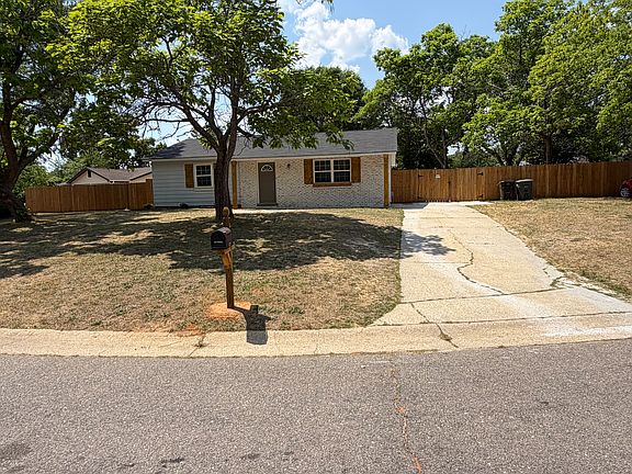 3rd image of 907 Walker Ct
