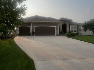 9702 Shady Bend Cir, Lenexa, KS 66227