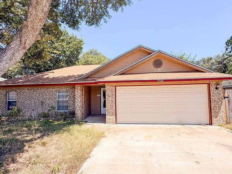 2508 Hidden Hill Dr — Photo 1