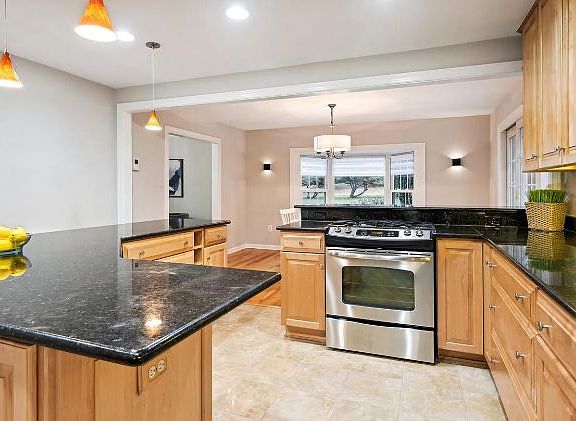 3rd image of 2225 Carmichael Dr