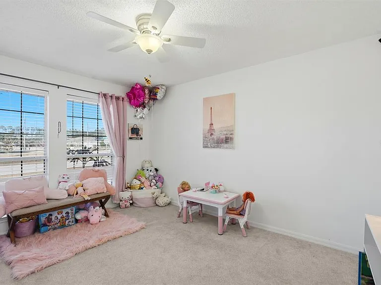 6 Reybury Ln — Photo 35