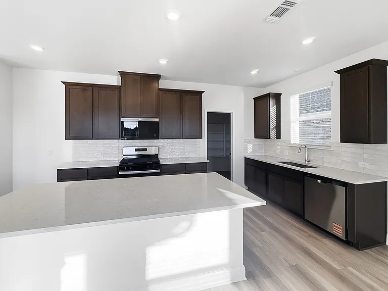 622 Saxony Dr — Photo 15