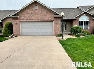 2803 Addison Ct, Pekin, IL 61554