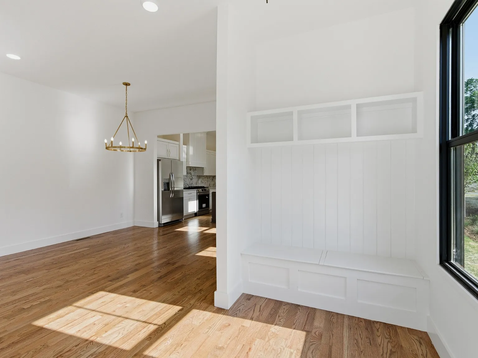 4 bed, 3.5 bath, 2618 sqft, $3,799 — Photo 4
