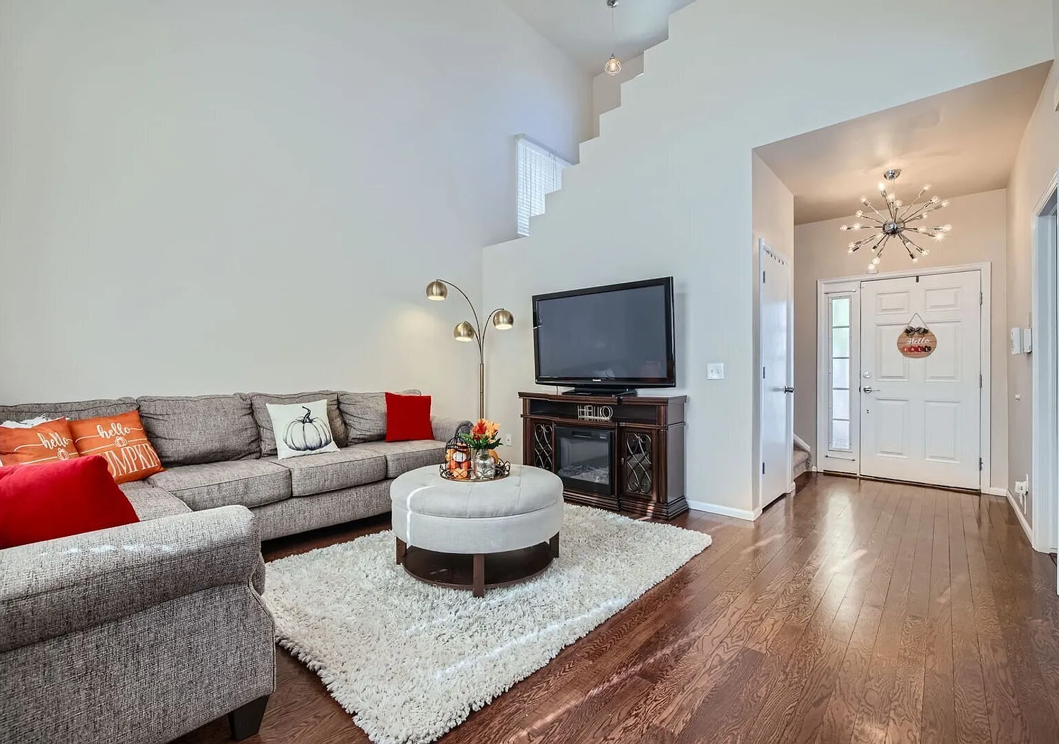 Beautifully Maintained 3-Bedroom, 2.5-Bath W/ Convenient Access To Schriever, Peterson Space Forc... — Photo 2