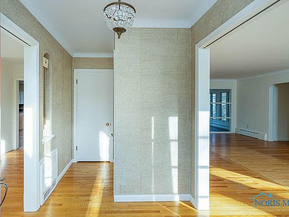 3rd image of 3456 Bentley Blvd