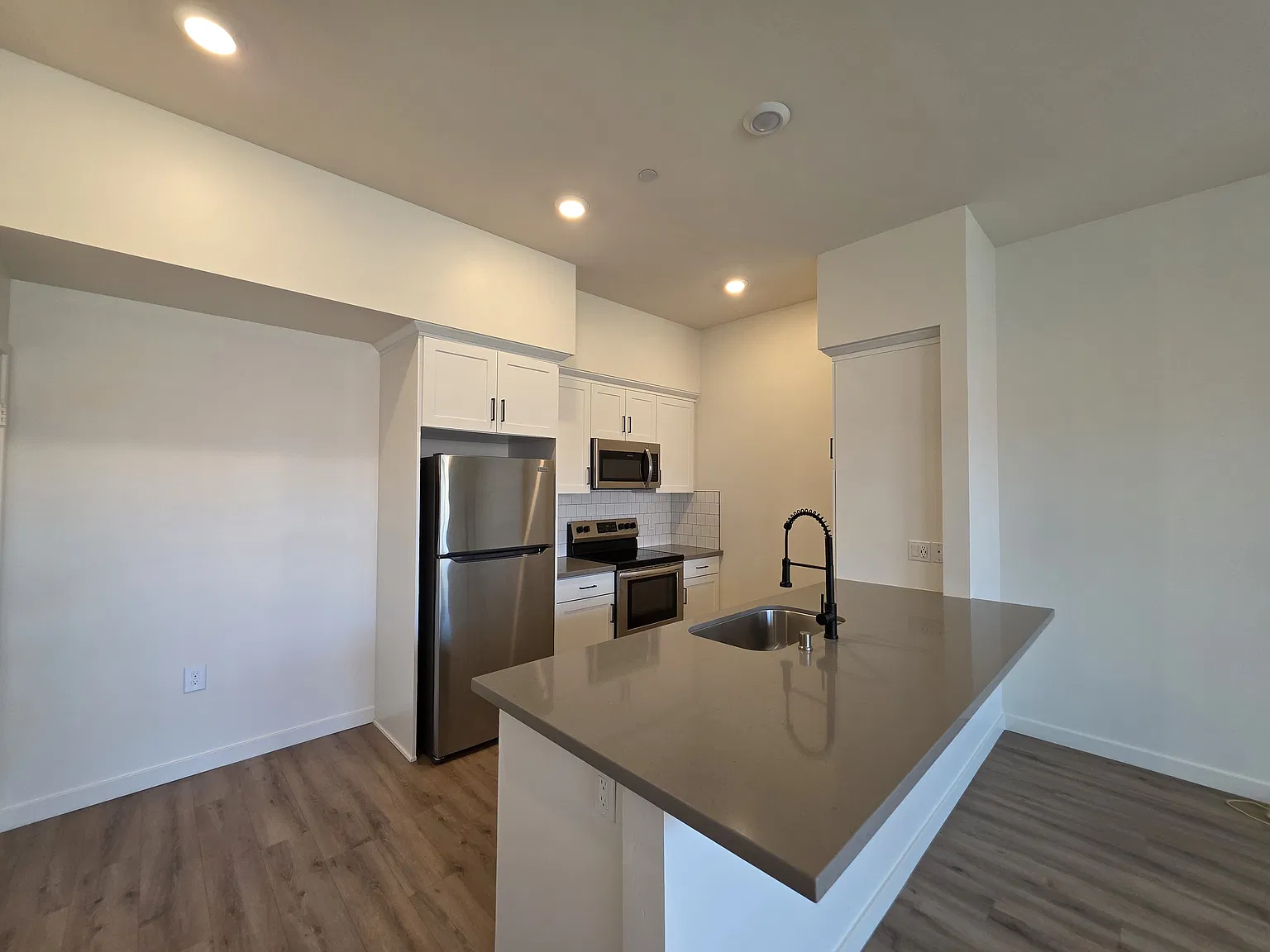 312 N Palm Ave — Photo 3
