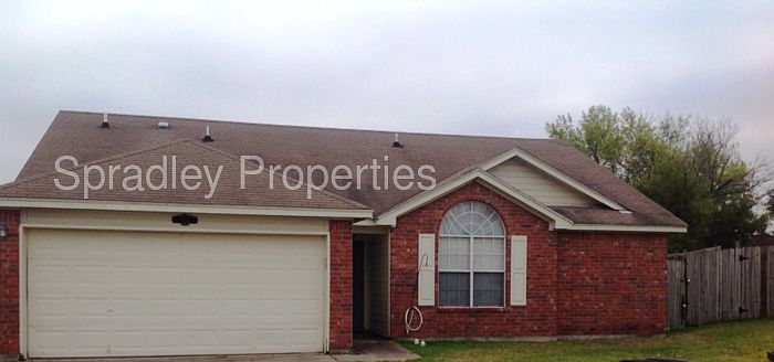 1st image of 917 Silver Stone Dr