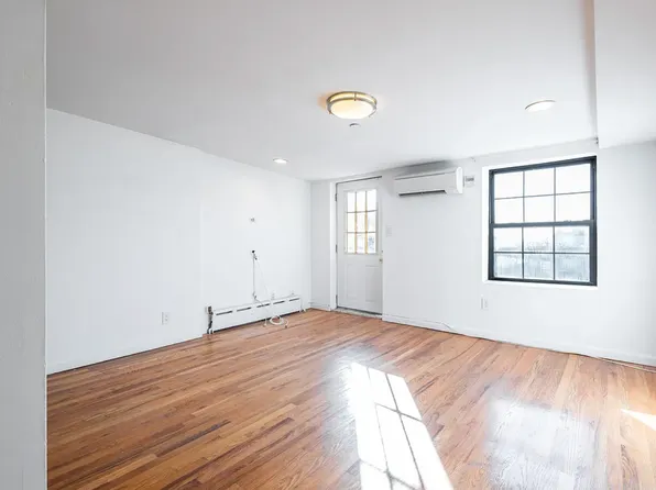 358 Henry Street 3R image 2 of 6