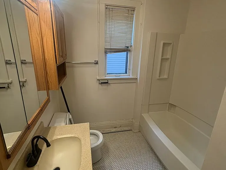 212-214 N Blount St — Photo 18