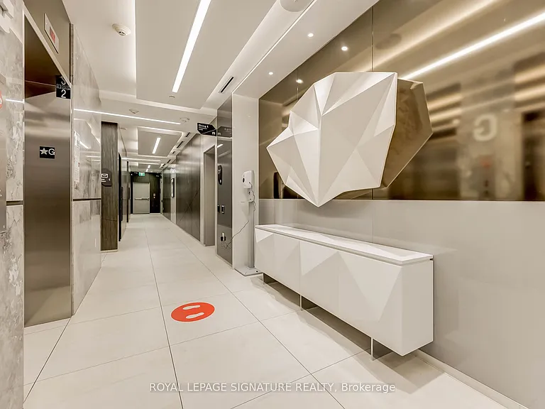 50 McCaul St #917 — Photo 33