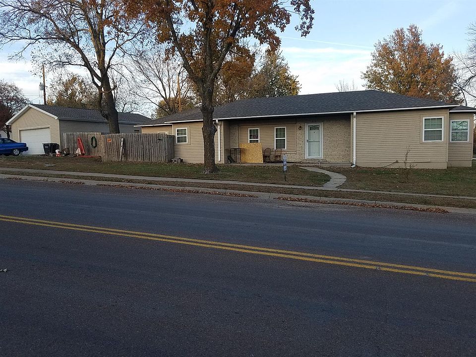 1st image of 202 W 3rd Ave