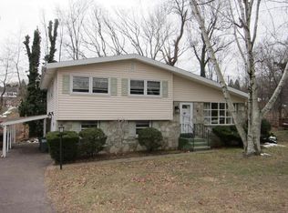 28 Pennlyn Rd, Churchville, PA 18966