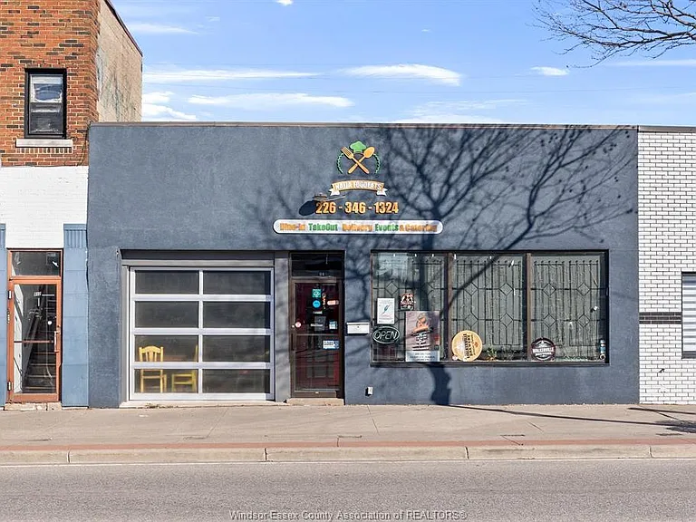 914 Erie St E — Photo 1