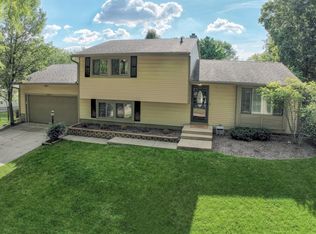 1609 Forrest Blvd, St Charles, IL 60174