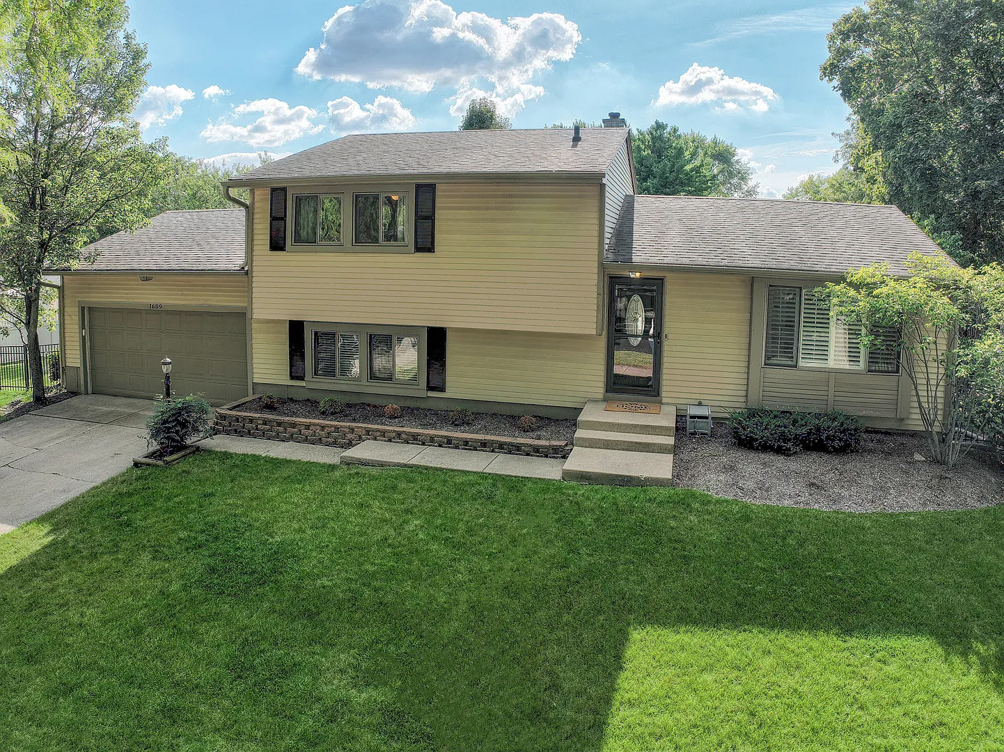 1609 Forrest Blvd photo 1
