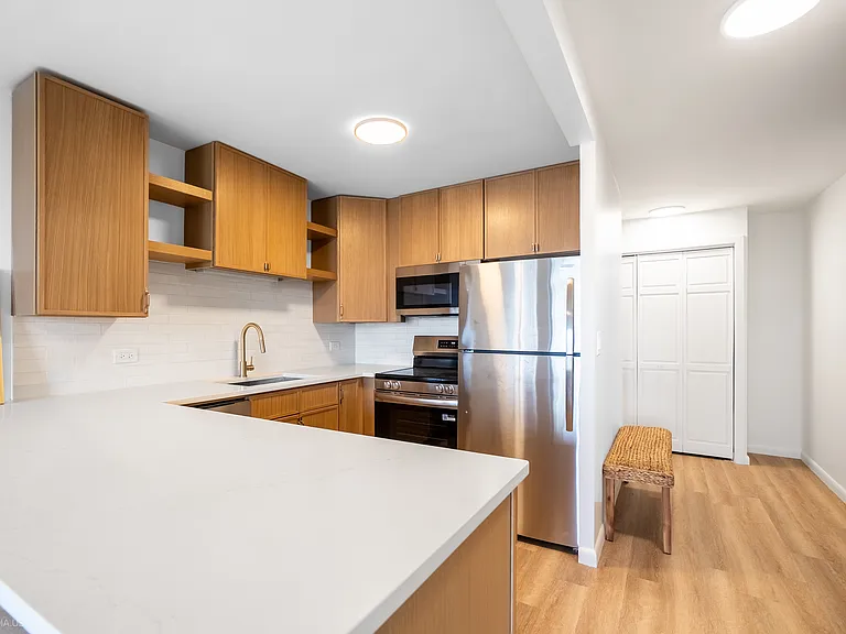 1030 N State St #11M — Photo 7