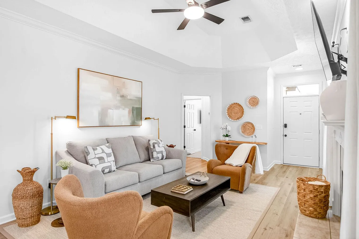 3 bed, 2.0 bath, 1571 sqft, $6,412 — Photo 1