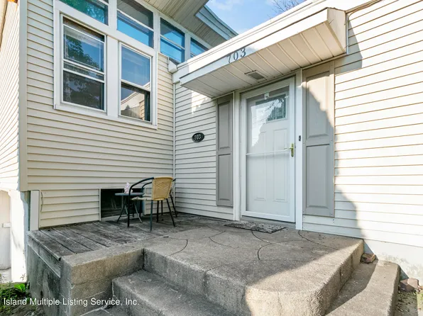 703 Willowbrook Rd, Staten Island, NY 10314