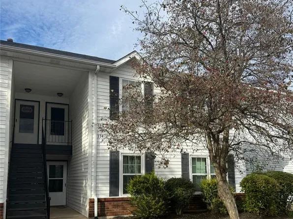 136 Old Buggy Ct #D, Saint Charles, MO 63304