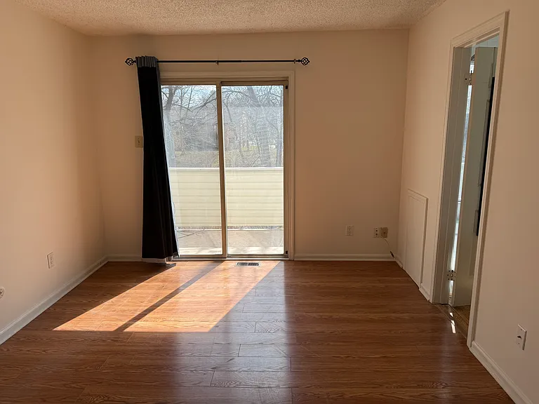 346 New Market Ct — Photo 9