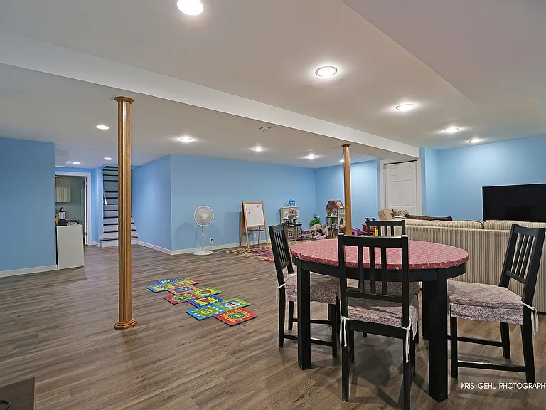 605 W Gilbert Rd — Photo 22