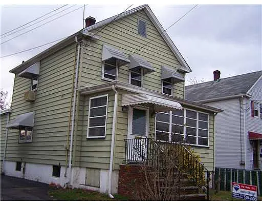 64 Louis St photo 1