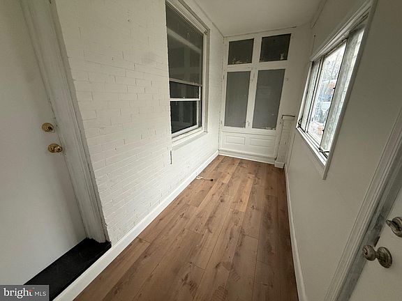 4th image of 1922 Auth St