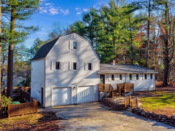 68 Chapel St, Pembroke, MA 02359