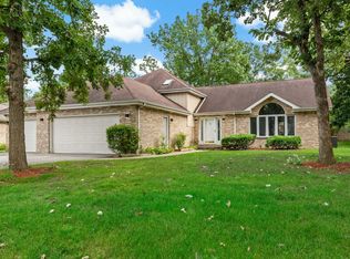 842 Huntley Woods Dr, Crete, IL 60417