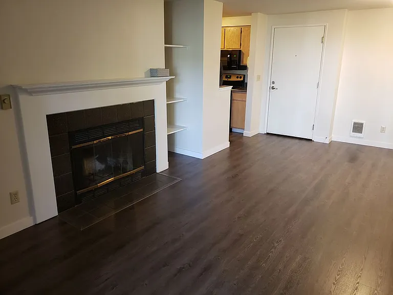 Watermarke Apts. — Photo 15