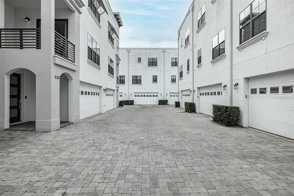 3 bed, 3.5 bath, 2824 sqft, $4,500 — Photo 4
