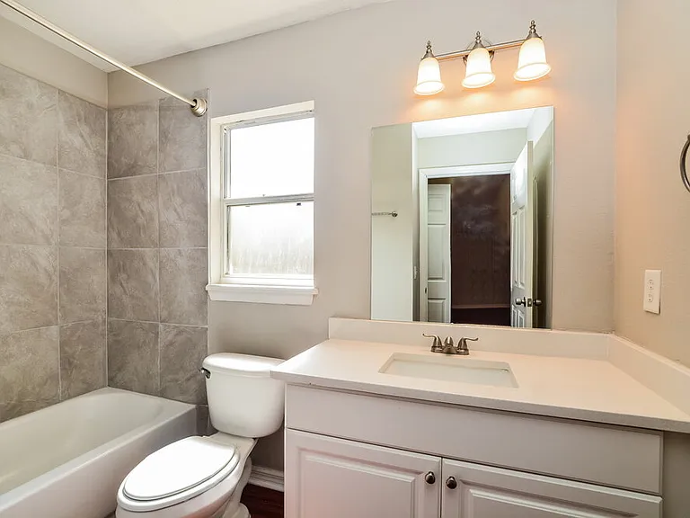 10233 Patrick Dr — Photo 10