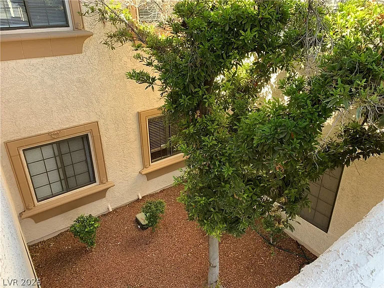 1411 Santa Margarita St #G — Photo 23