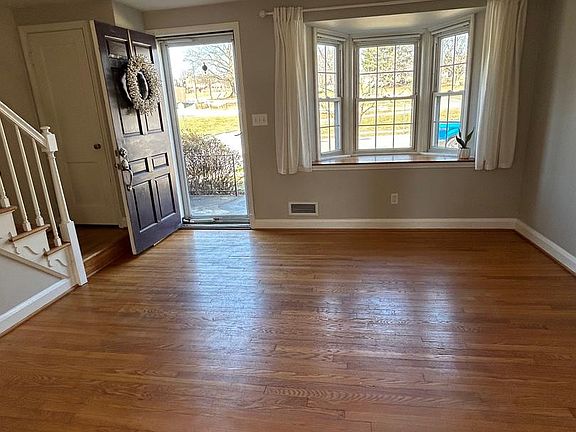 4th image of 8415 Pleasant Plains Rd