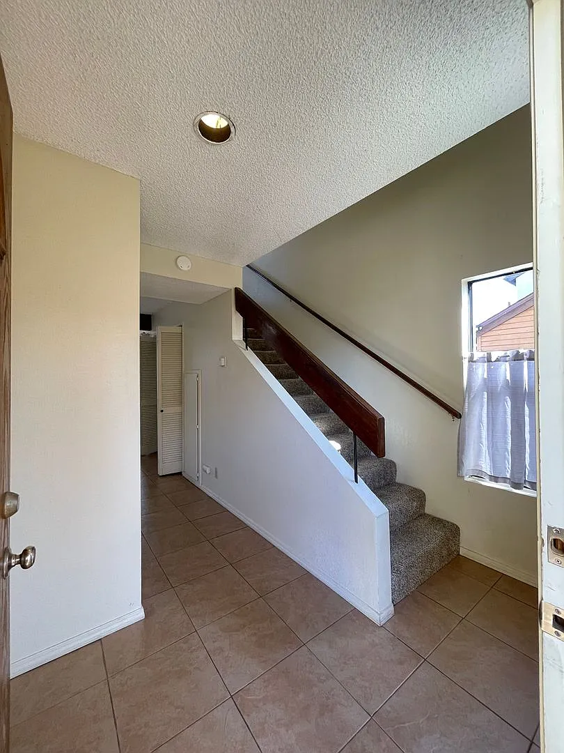 Building Photo - 214 S F St #2