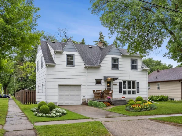 302 14th St S, Moorhead, MN 56560