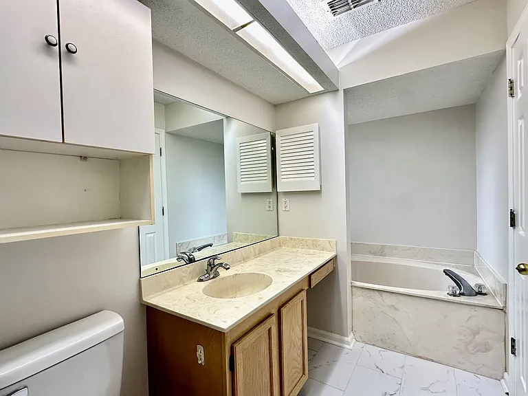 1803 Canterbury Ln — Photo 18