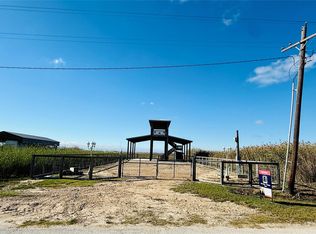 1217 N Monkhouse Dr, Crystal Beach, TX 77650