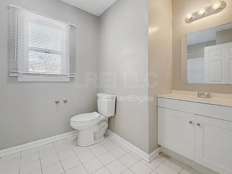 2338 W Madison St — Photo 9