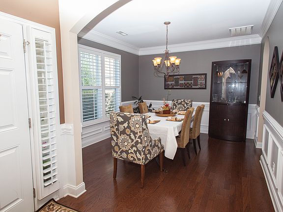 Dining room w/wainscoting