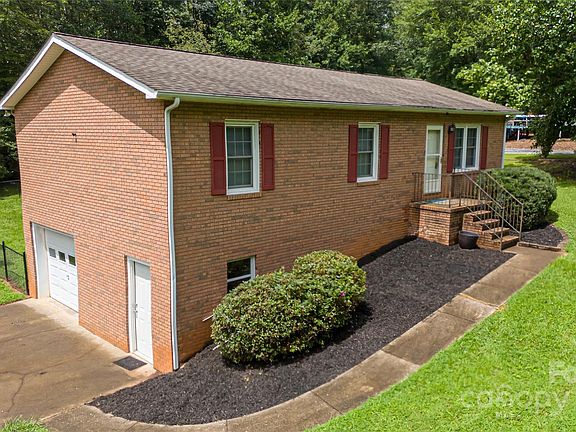3rd image of 2970 Lake Dr