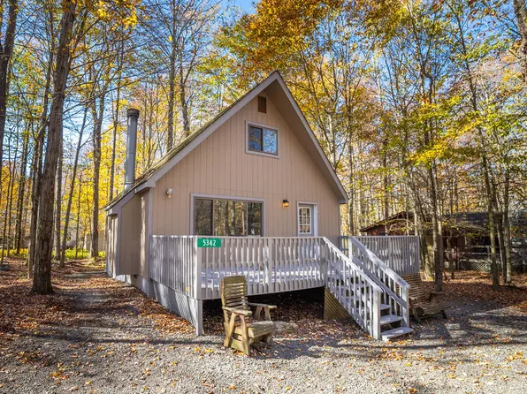 5342 Conoquenissing Dr, Pocono Lake, PA 18347
