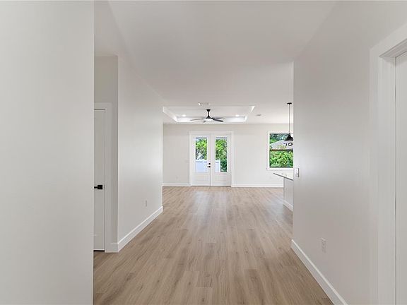 4th image of 923 Cumberland Rd