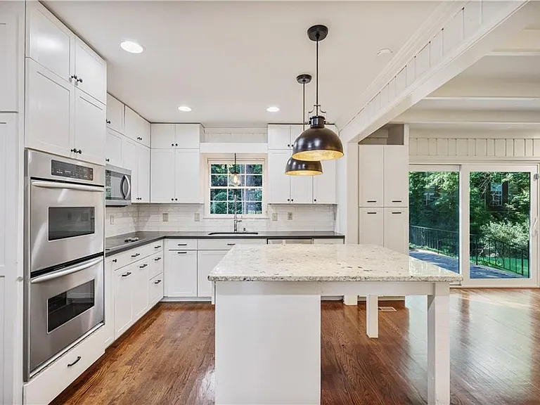 2509 Sharondale Dr NE — Photo 8
